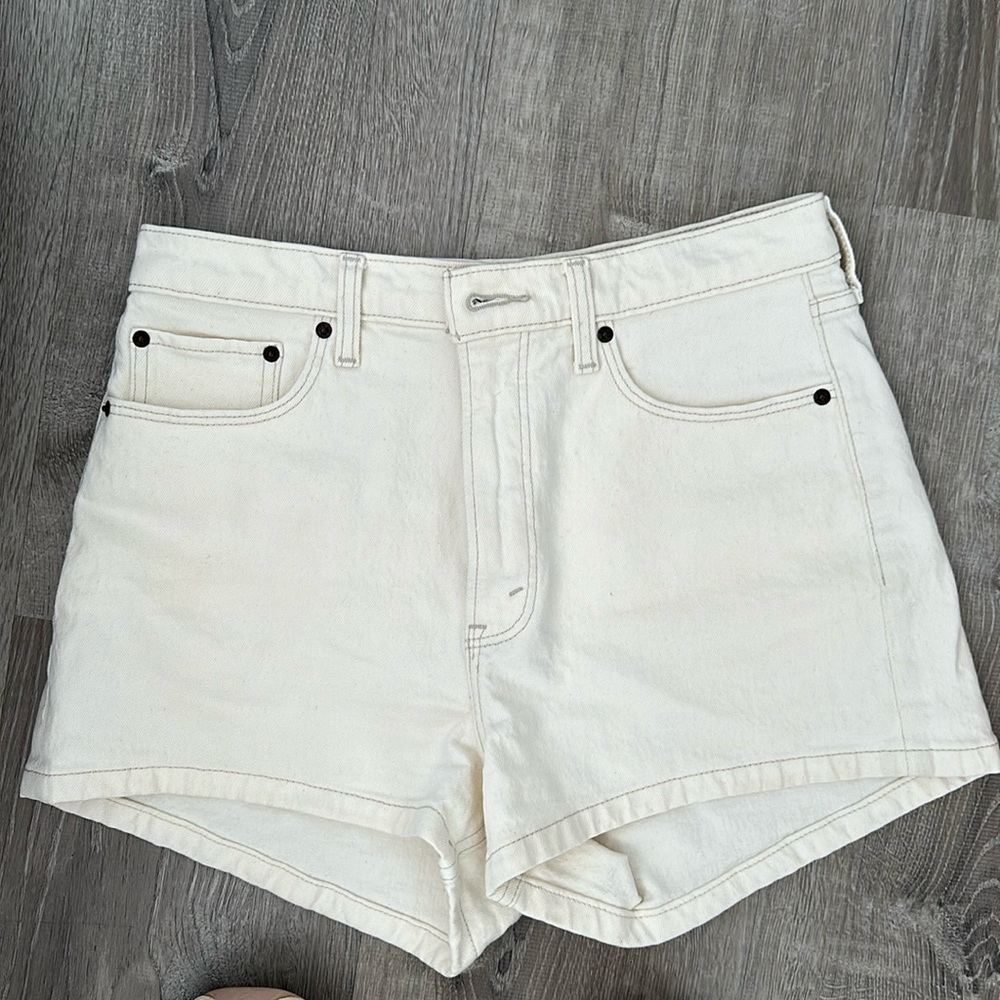 Abercrombie curve love high rise mom shorts 2.5 inches